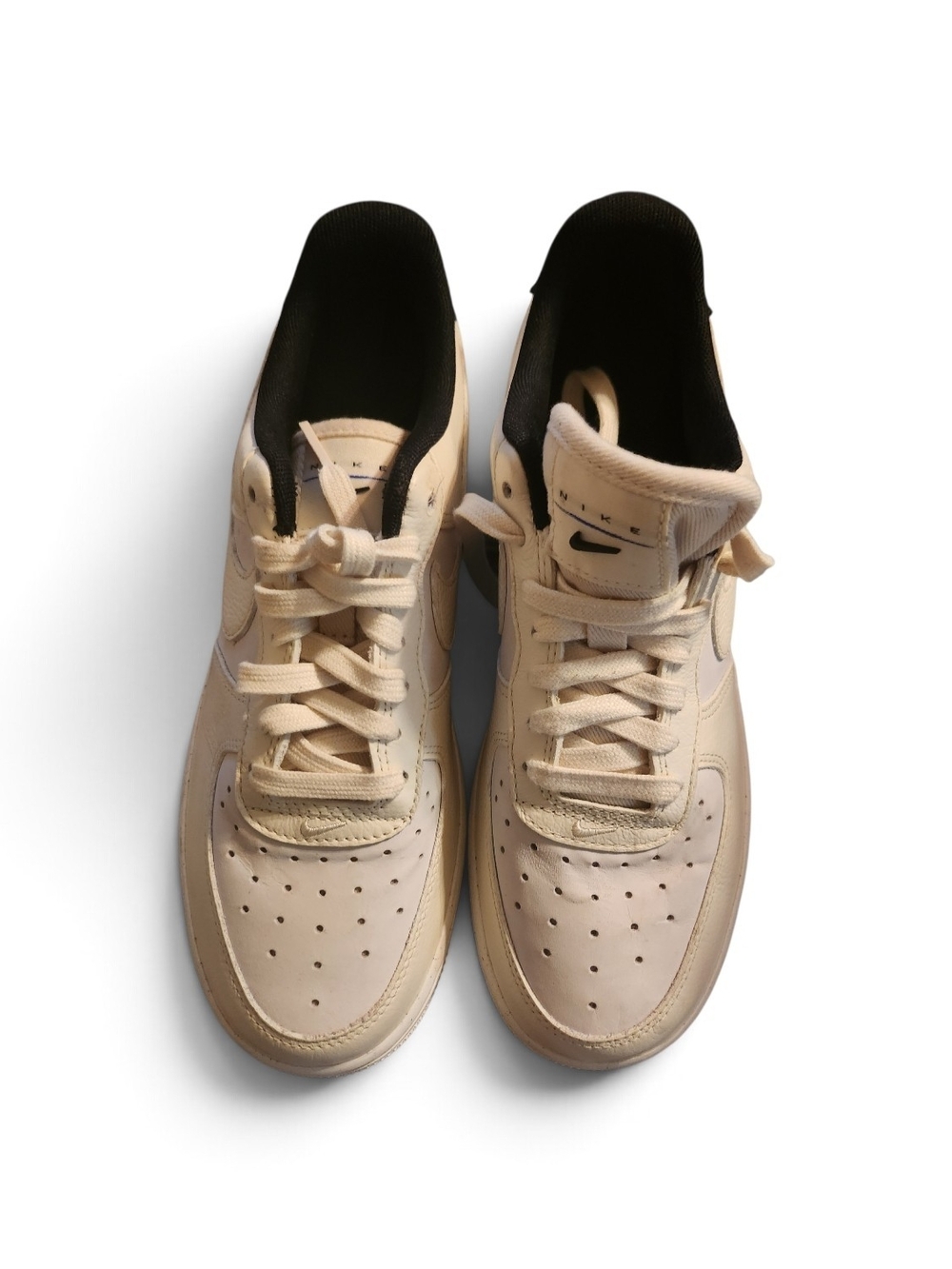 Nike Kids Low-Top Sneakers in Cream and Black
